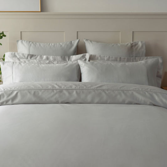 Custom-fit left hand sheet in platinum Egyptian cotton for caravans