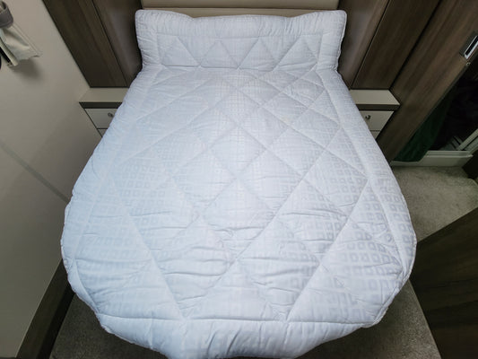 How Our Bedding Enhances Transverse Island Beds with Movable Bolster