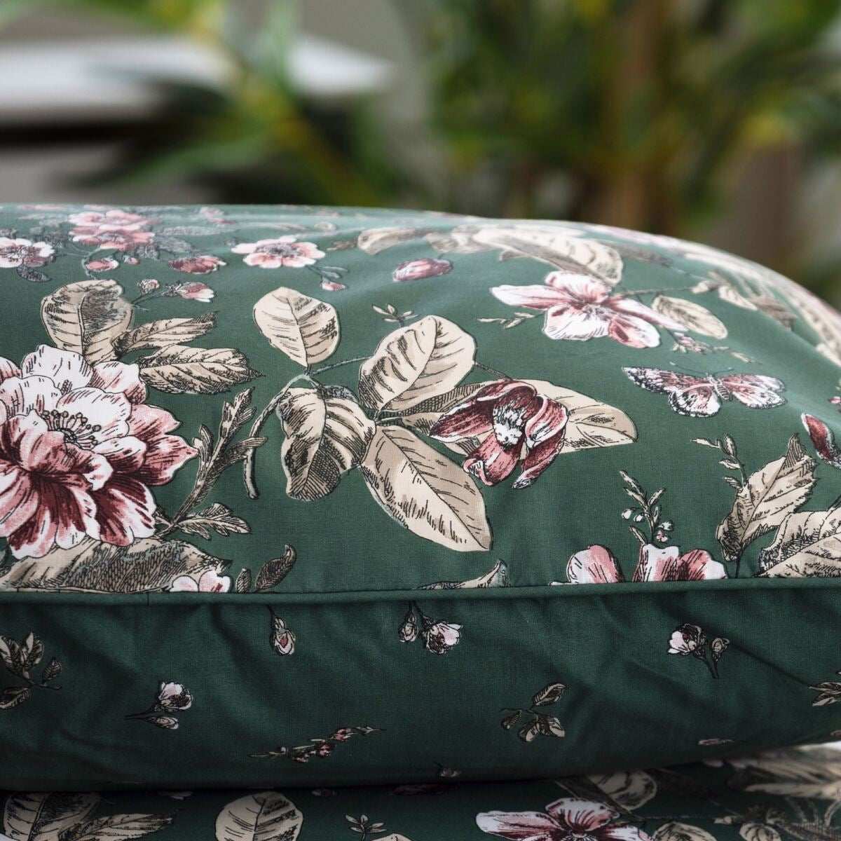 Aiyla Shaped Duvet Set