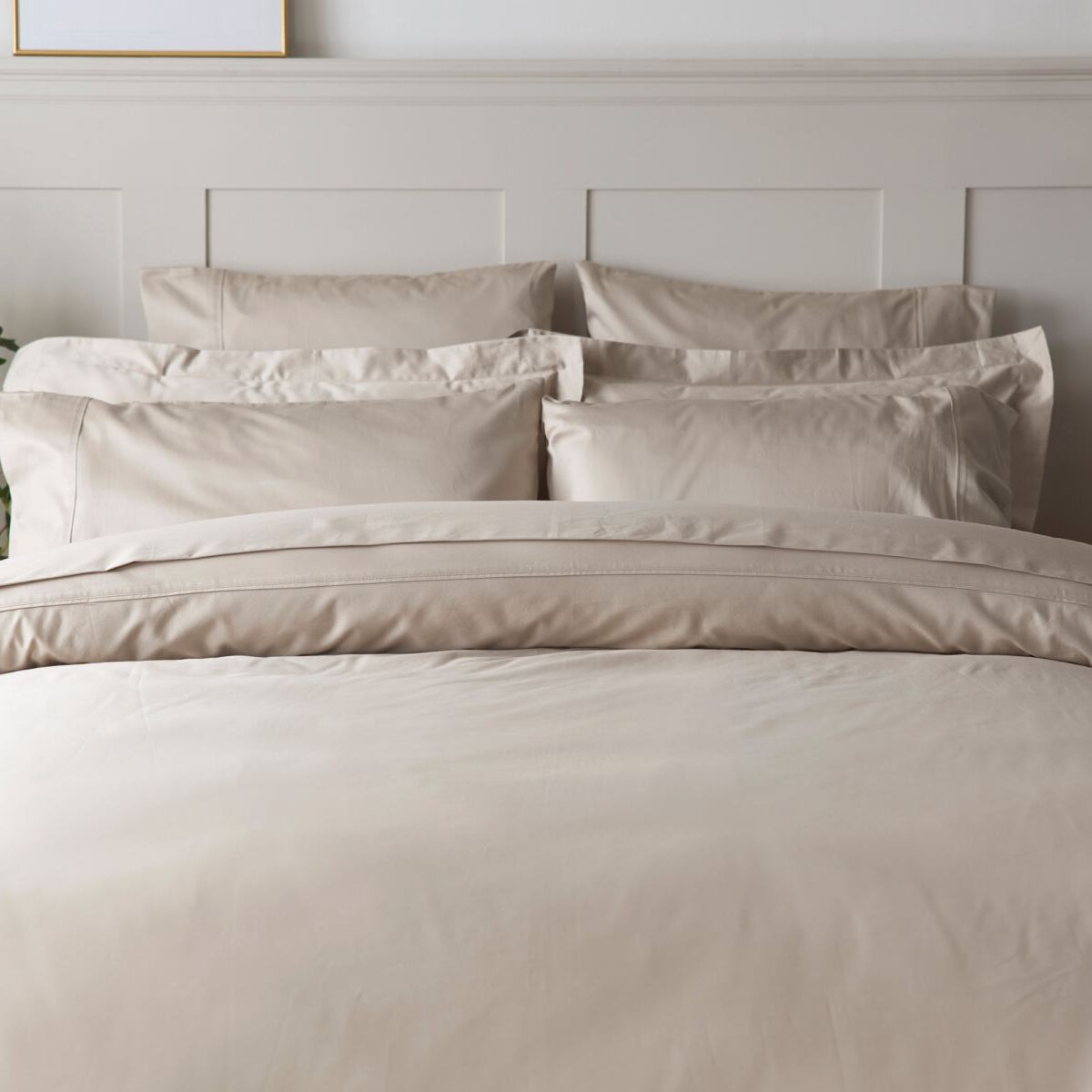 Custom-fit left hand sheet in taupe Egyptian cotton for caravans