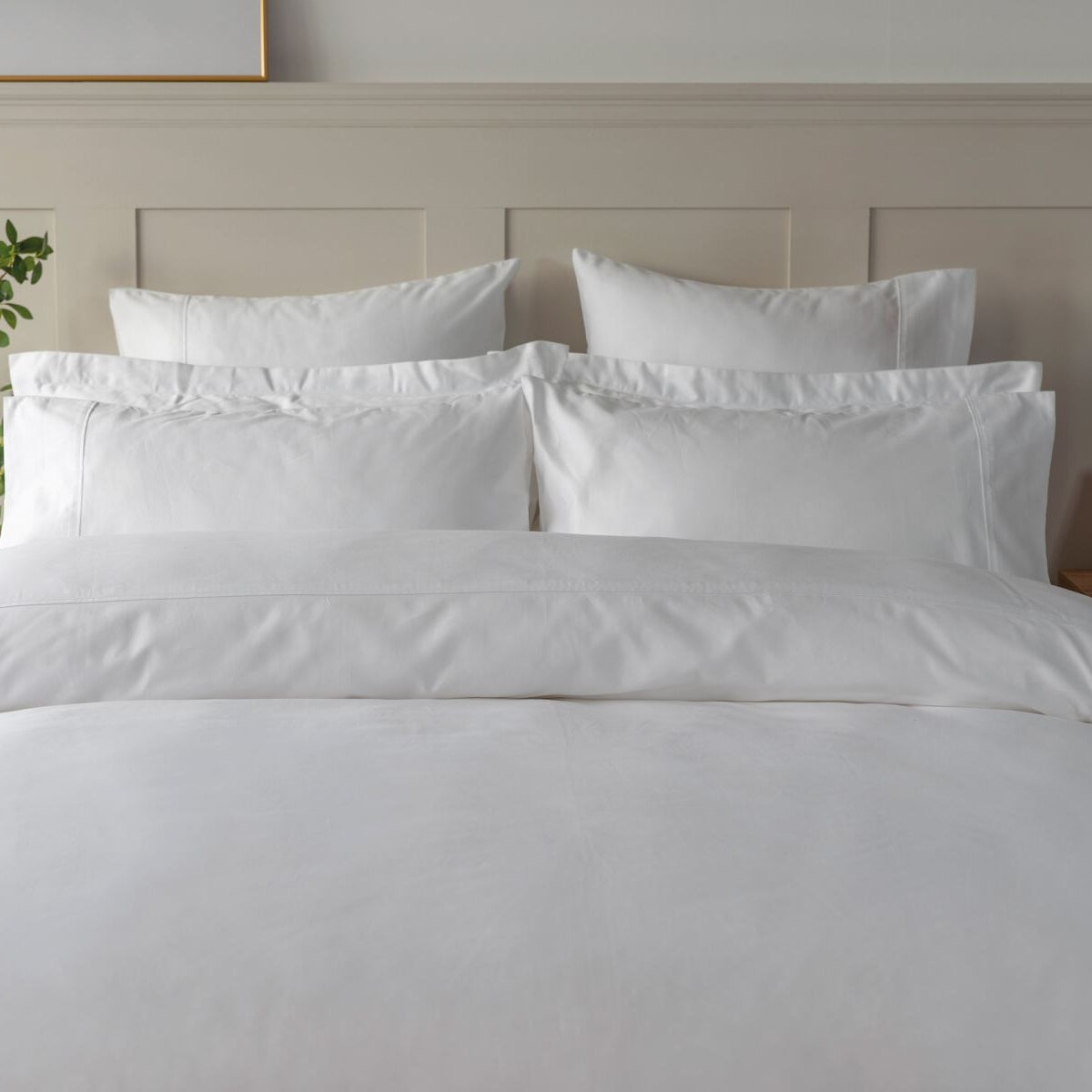 Custom-fit left hand sheet in white Egyptian cotton for caravans