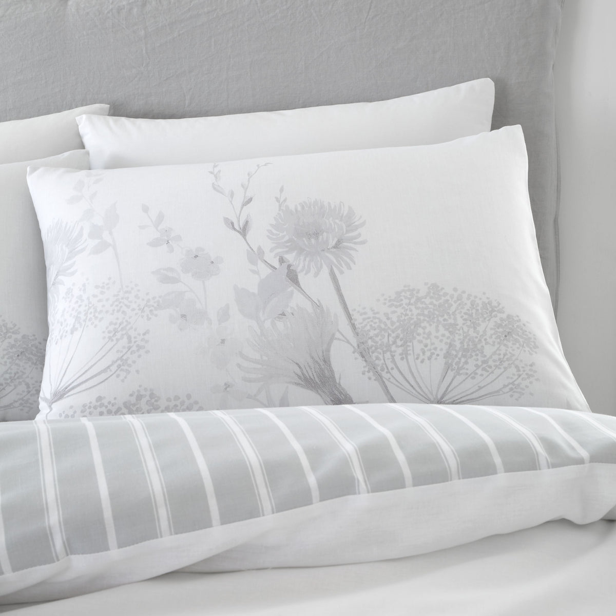 Meadowsweet Floral White Duvet Set