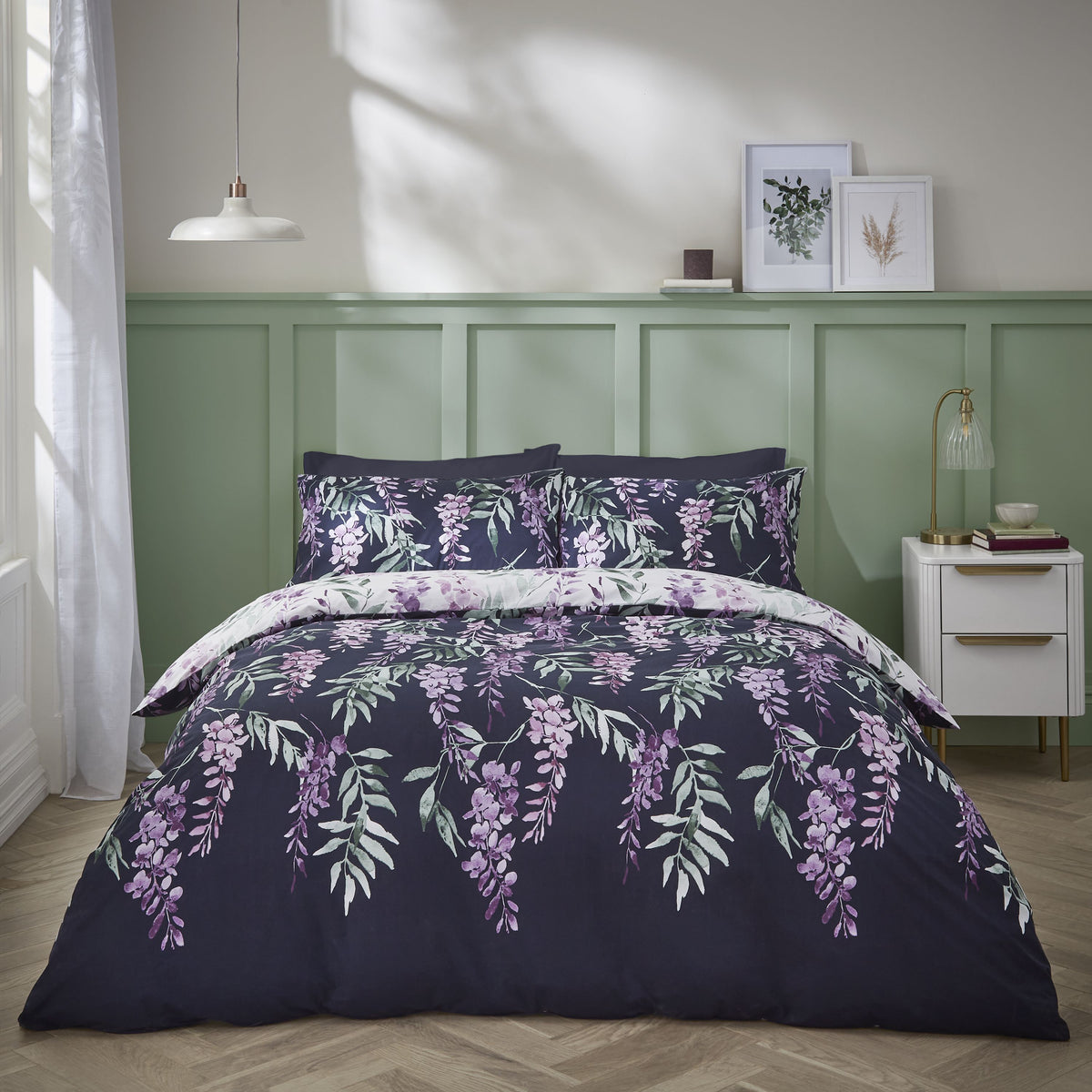 Wisteria White & Navy Duvet Set