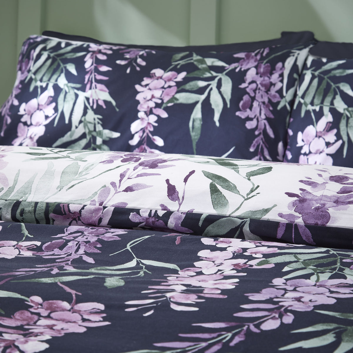Wisteria White & Navy Duvet Set