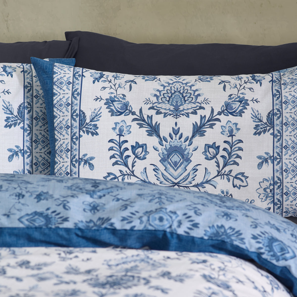 Zoukara Blue Duvet Set