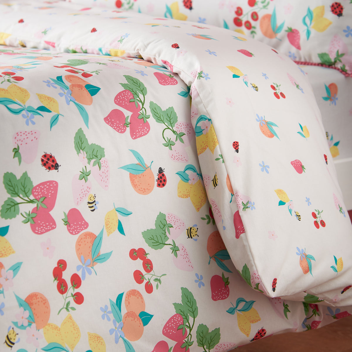 Fruity Friends Bright Duvet Set