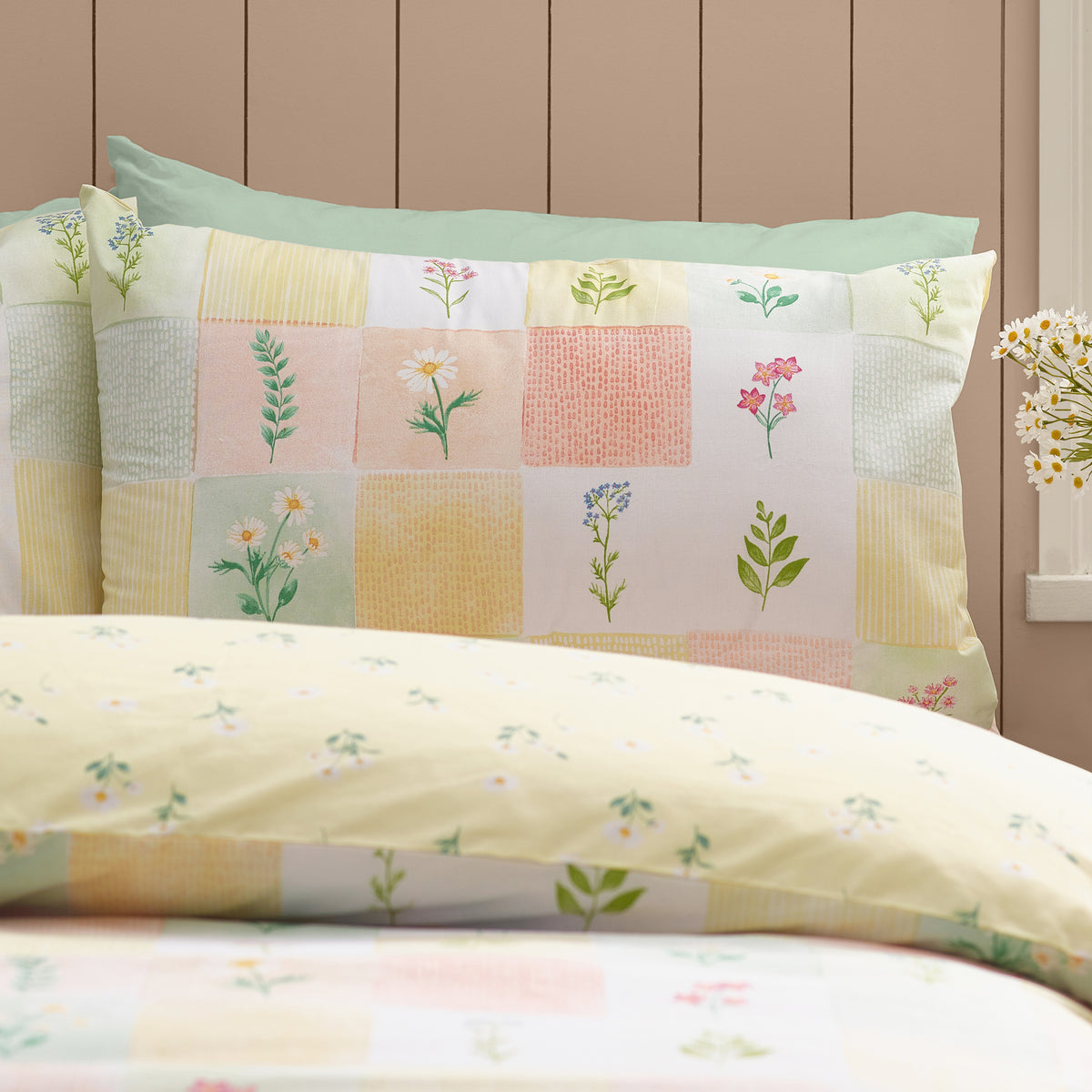 Daisy Patchwork Yellow Duvet Set