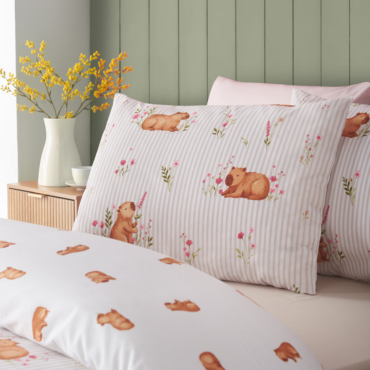 Happy Capy(bara) Natural Duvet Set