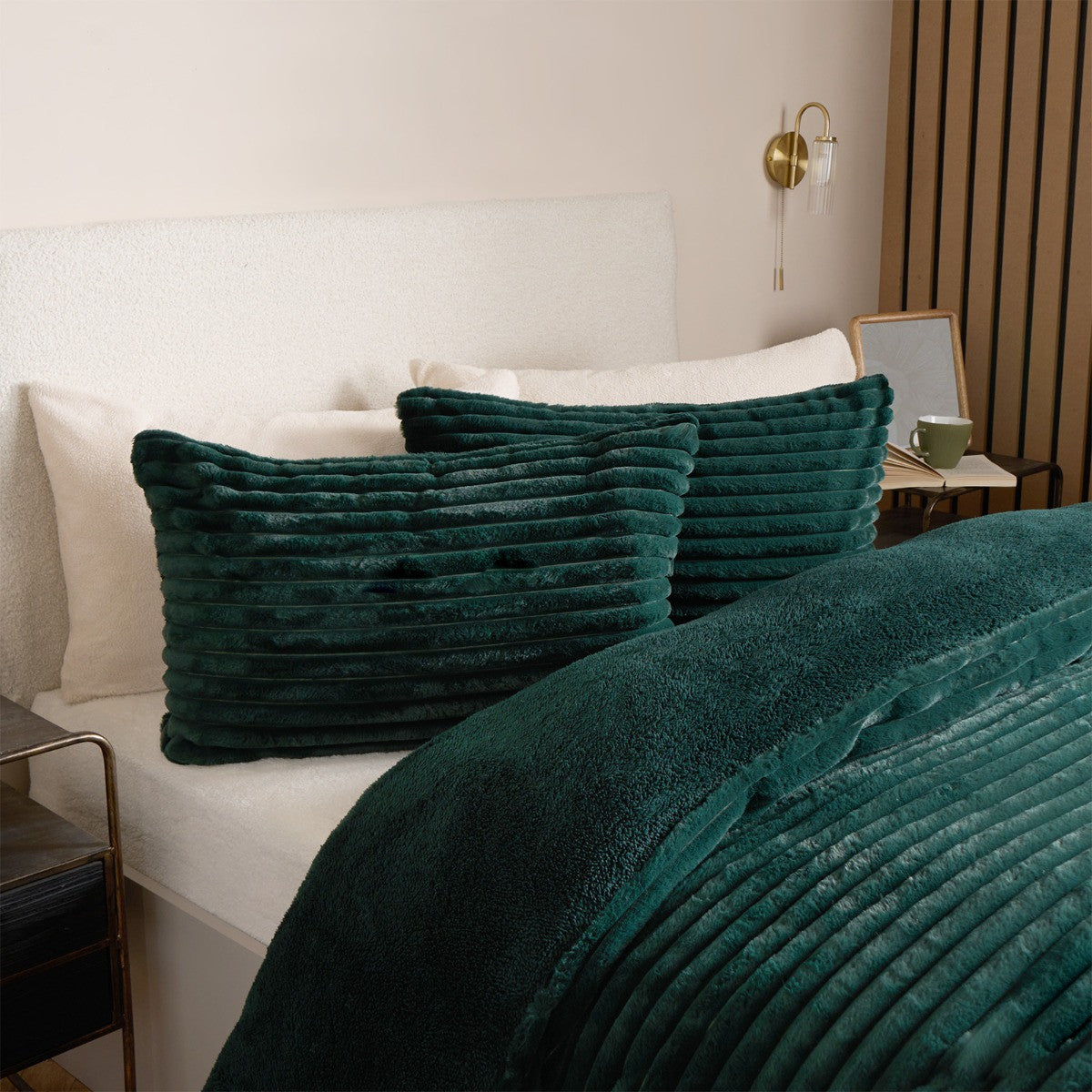 Ribbed Faux Fur Shaped Duvet Set – Green