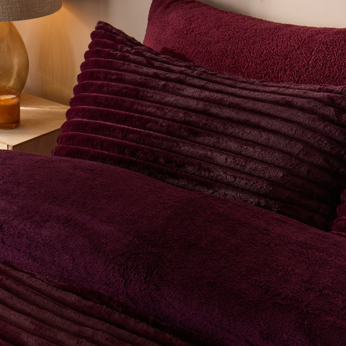 Ribbed Faux Fur Shaped Duvet Set – Burgundy