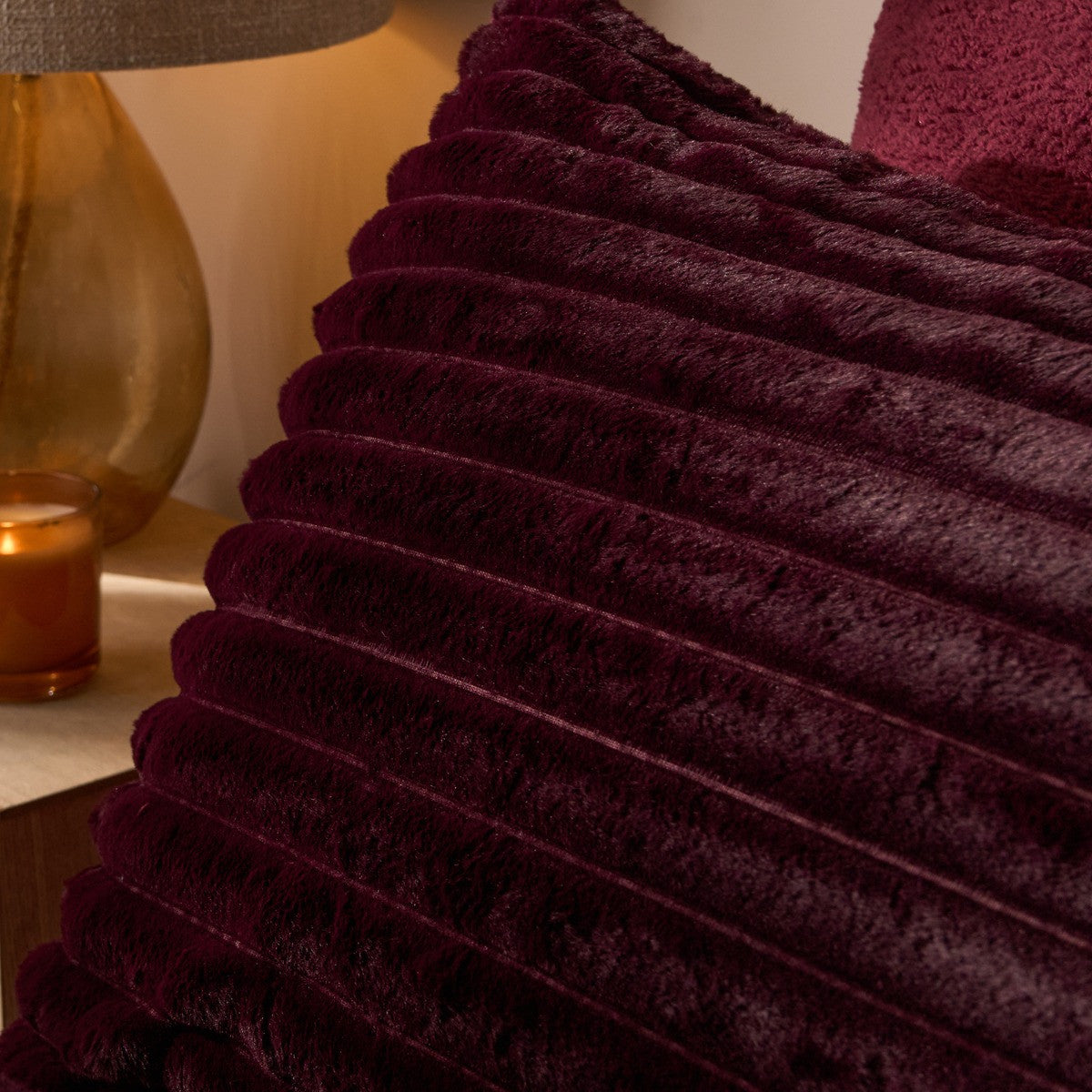 Ribbed Faux Fur Shaped Duvet Set – Burgundy