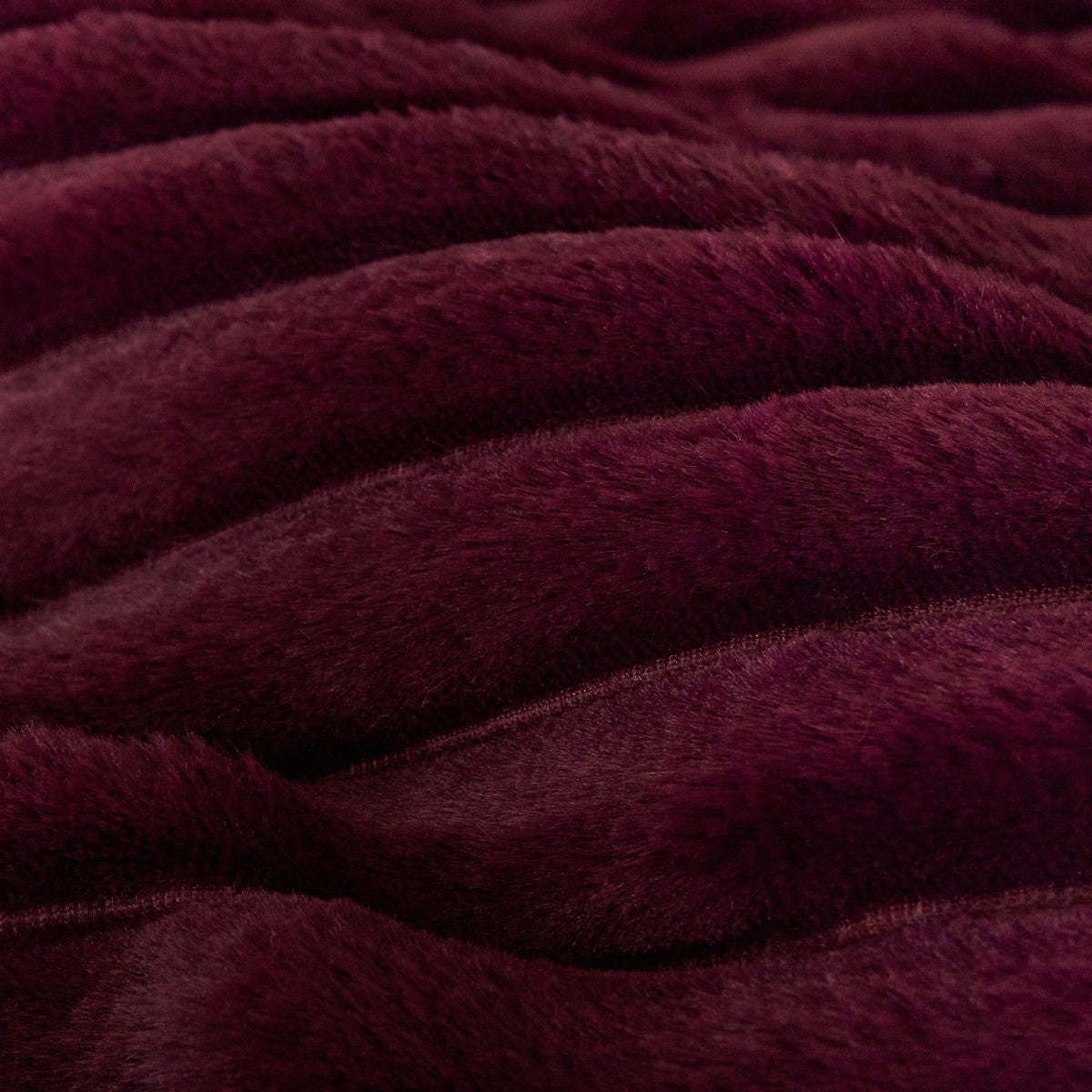 Ribbed Faux Fur Shaped Duvet Set – Burgundy