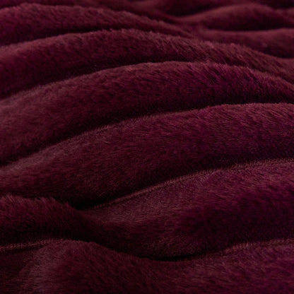 Ribbed Faux Fur Shaped Duvet Set – Burgundy