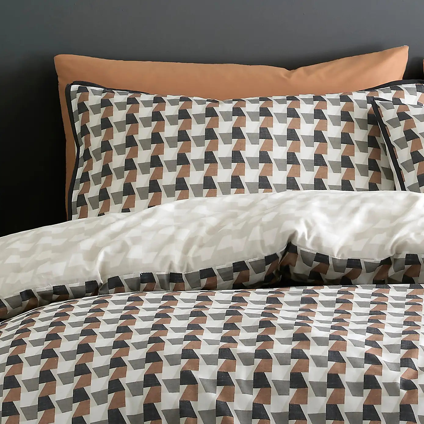 Jett Shaped Duvet Set – Brown