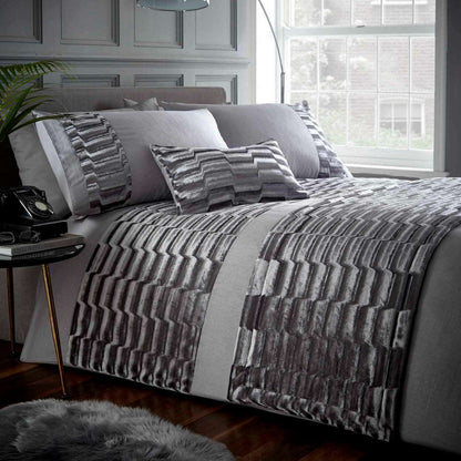 Get the look of luxury with this stunning Art Deco inspired duvet cover set. The geometric velvet textured fabrics add both comfort and softness giving you a great nights sleep. 