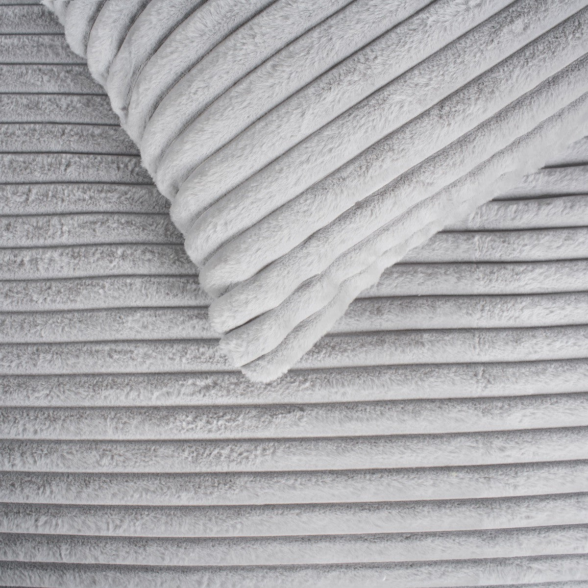 Natürliches Bettdeckenset aus Samt mit Gitterschnitt