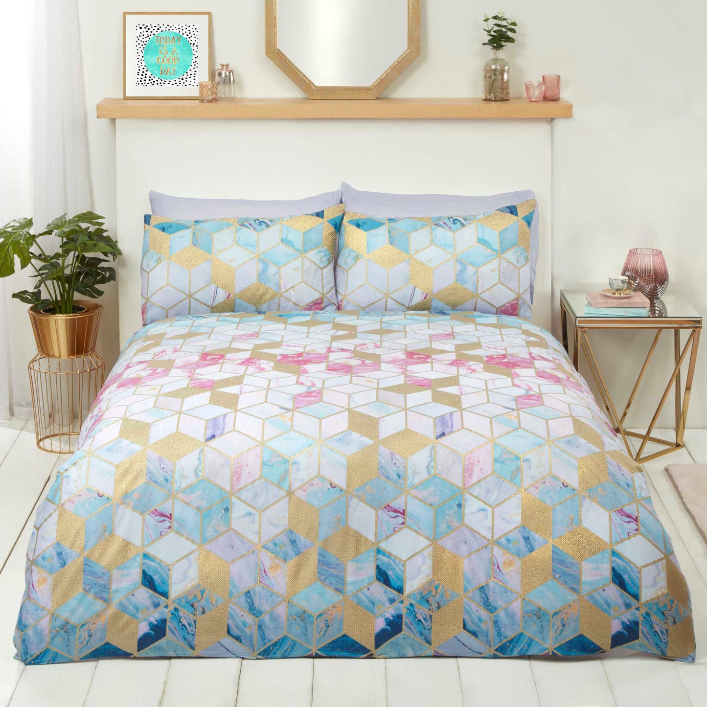Quartz Rapport bedding. Geometric cubes with turquoise, pink and gold accents