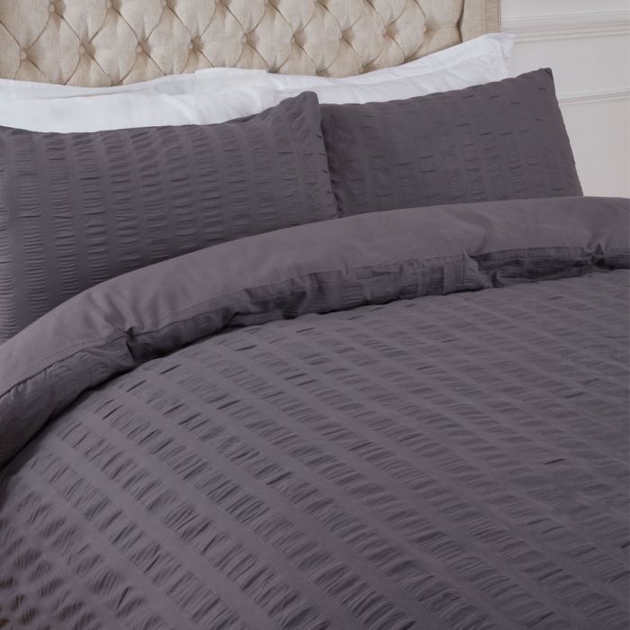charcoal coloured ruffled seersucker design on the front, and the plain polycotton on the reverse, this set comes with matching pillow case